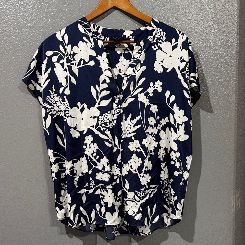 Rachael Ray Navy and White Floral Short Sleeve Blouse
